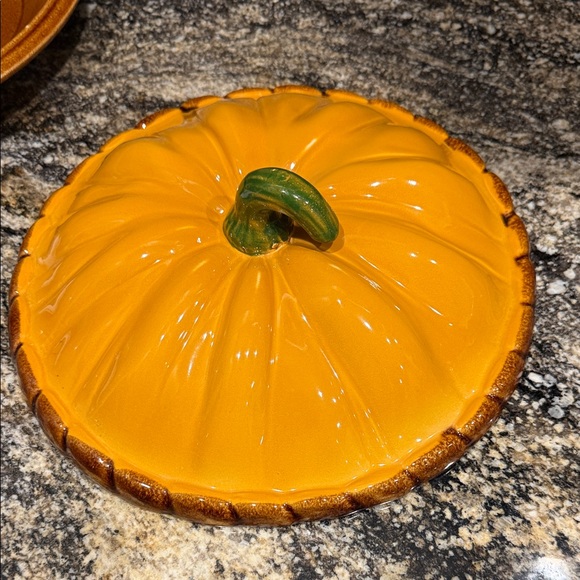 Pumpkin-Shaped Ceramic Serveware with Lid - Picture 3 of 9